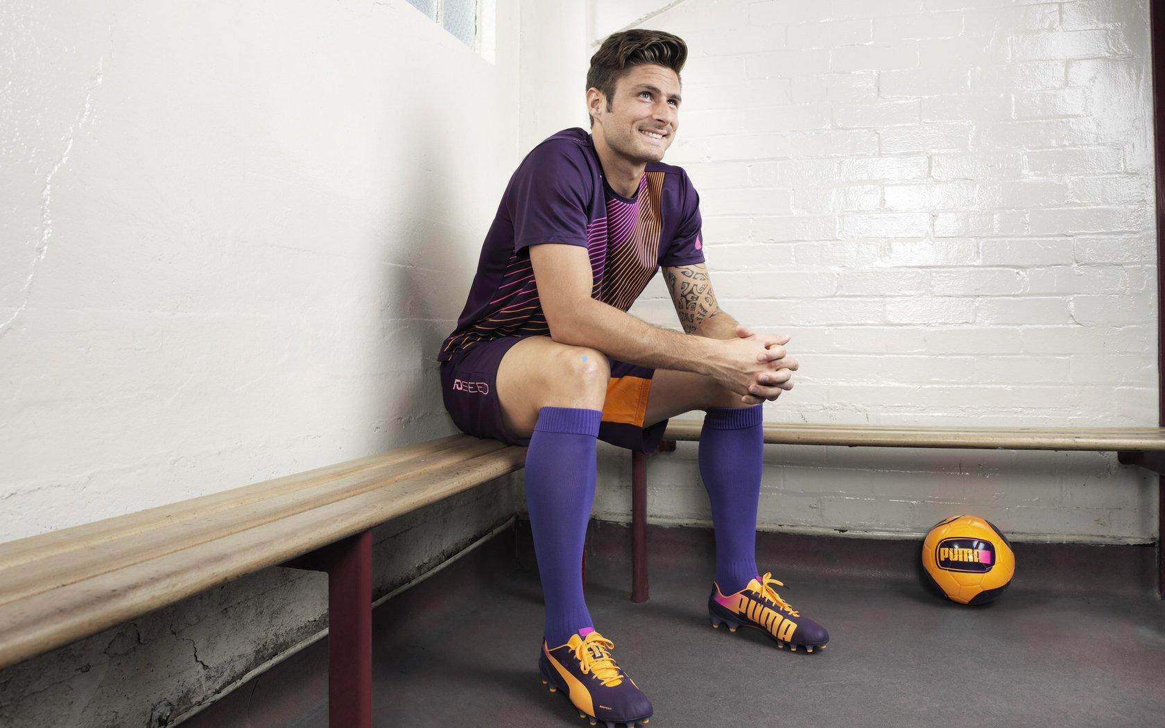 泰山队外援中卫选拔引质疑，名记李平康痛批，新援不及洛佩斯，降级队亦未青睐